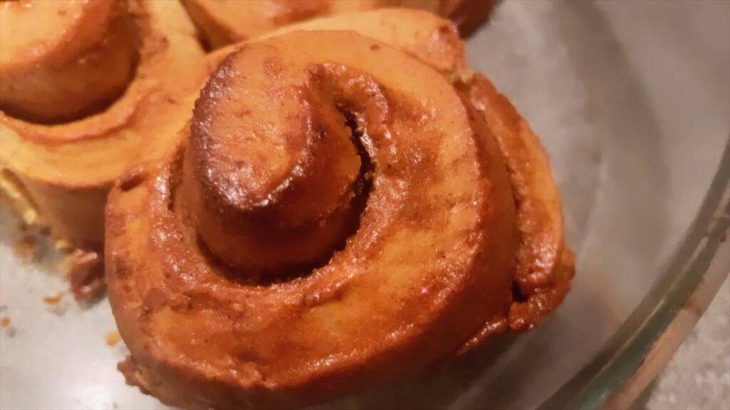 CINNAMON ROLLS vegan